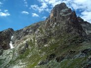 Il canalino ancora innevato per la salita 