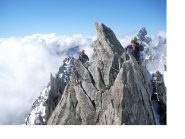 La Noire de Peuterey fa capolino da Dietro le Aig. d'Entreves...