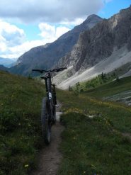 La discesa dal laghetto alla strada dello Chaberton