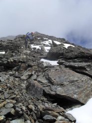 in discesa su cresta dal versante Francese...
