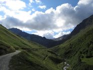 Avvicinamento su strada sterrata