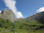 il vallone di salita, a destra la Provenzale