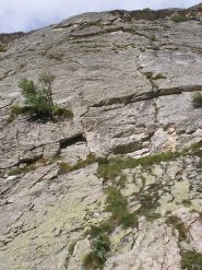 la fessura direttrice della via