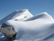Il tratto finale con la croce di vetta