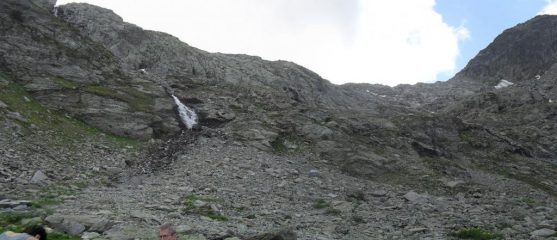 i bastioni del colle di Pietra Rossa...