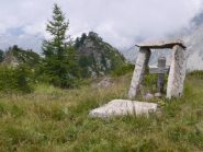 altarino sulla cresta pruset in fondo punta pruset