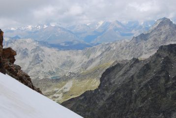 Il Lac du Petit ed il colle Il Col del Tachuy (con Chaz Duraz sullo sfondo) salendo alla Gran Becca du Mont
