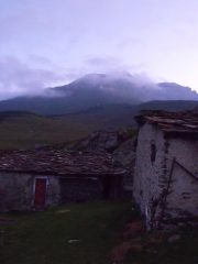 Arrivo agli alpeggi sotto la Riposa