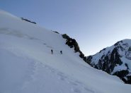 In salita verso la cresta nevosa