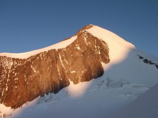 la cima orientale