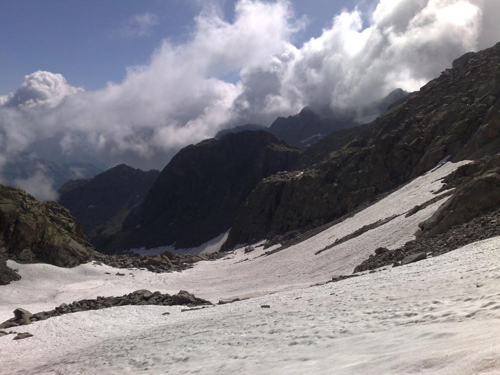 ripido pendio terminale innevato