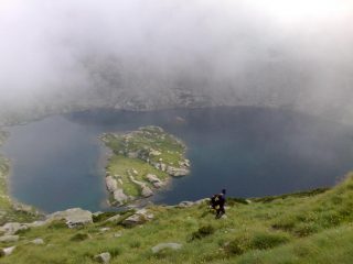 lago di lasin 2101m con il suo isolotto