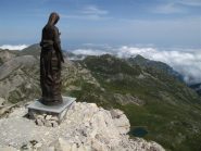 La grande statua della Madonna col Bambino