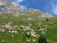 Il canale di salita in primo piano