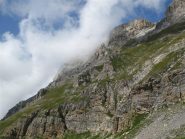 Al limitare delle nuvole sale il canale dei Peuggi