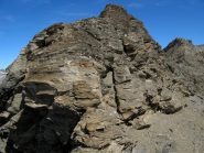 La prima elevazione tra i due colli, aggirabile a Ovest.