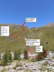 04 - cartello che indica il vallone da seguire (Colle Pelvo) e indicazione della traccia (Da cercare il guado migliore del torrente Thuras)
