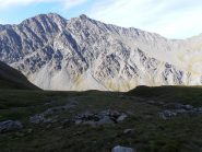 07 - superato il pianoro paludoso puntare a questo vecchio recinto di pietre per ritrovare quelche vaga traccia