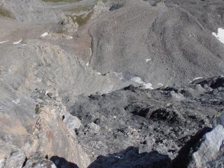 12 - Dalla cima c'è un bel salto verticale verso la valle Argentera