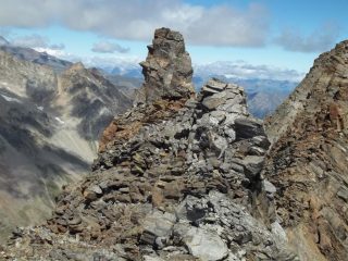 la cresta spiana ed ecco il monolite, l'Ago