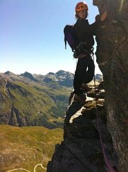 corti passaggi esposti verso la prima cima