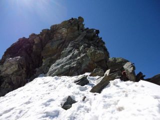 Lo sperone roccioso con qualche facile passaggio di II e III