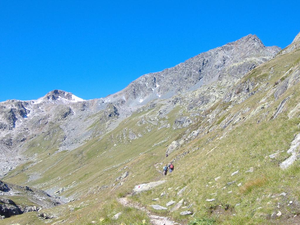 Schwarzhorn sulla destra, poco dopo la partenza