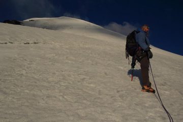 Claudio sul primo tratto del Kang Yatze Glacier (12-8-2011)
