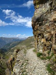 Il sentiero tagliato nella roccia