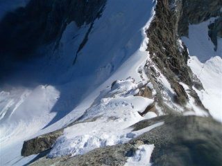 il delicato misto finale e sullo sfondo la stupenda cresta salita...