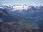 Sguardo a sud verso il ghiacciaio del Rutor con le cascate che formano la Dora di La Thuile
