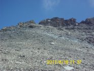 Sotto la cresta, a cui si perviene per il varco sulla sinistra