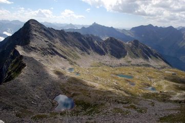 la conca dei 13 laghi e la punta cornour