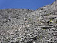 in discesa sull'unica rampa sotto il rifugio..