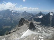 dalla vetta: cima delle Piodelle al centro con il passo di Boccareccio a dx, oltre al contorno del Leone, Wasenhorn/Terrarossa, Rebbio, Mottiscia, ecc....