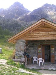 La Punta Rosalba sulla sx dal Rifugio degli  Alpini al Lagazzuolo