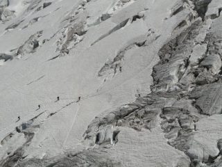 omini sul ghiacciaio