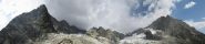 panorama con la Est delle Jorasses nella nebbia