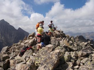 in cima