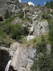 su per il sentiero delle cascate