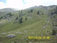 La traccia in diagonale ascendente che da' accesso al vallone 