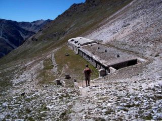 caserma subito dopo il Colle di Reisassetta