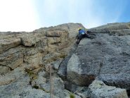 tiro di V prima della cengia della parte alta (foto M. Sanguineti)