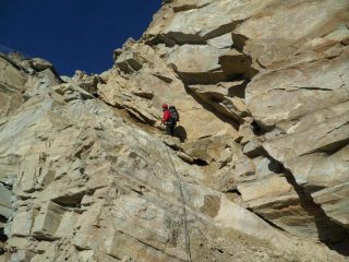 Placca alla base del colle sud