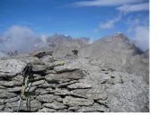 Gli Apostoli sullo sfondo  a dx la Gialin e Gianpaolo in vetta alla Piata di Lazin