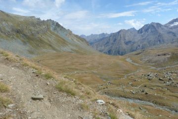 pianoro salendo dal rifugio verso il colle