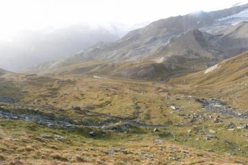 il pianoro del rifugio salendo al colle della Rossa