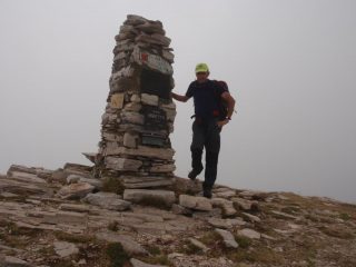 il cippo sulla cima del monte Armetta