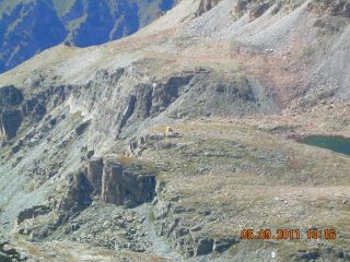 Il bivacco Bertoglio visto da punta Malta.