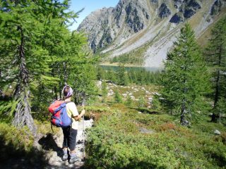 in discesa verso il lago...